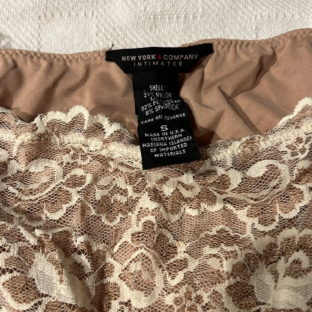 NWT New York & company tan/ lace camisole - Picture 3 of 6